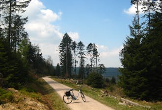 E-Bike-Ladestationen & Radverleih